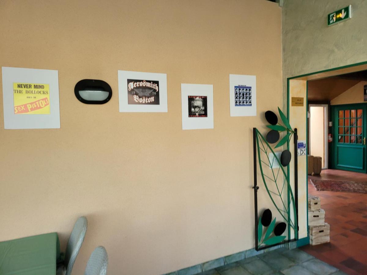 L'Auberge De L'Olive Dompierre-sur-Besbre Luaran gambar