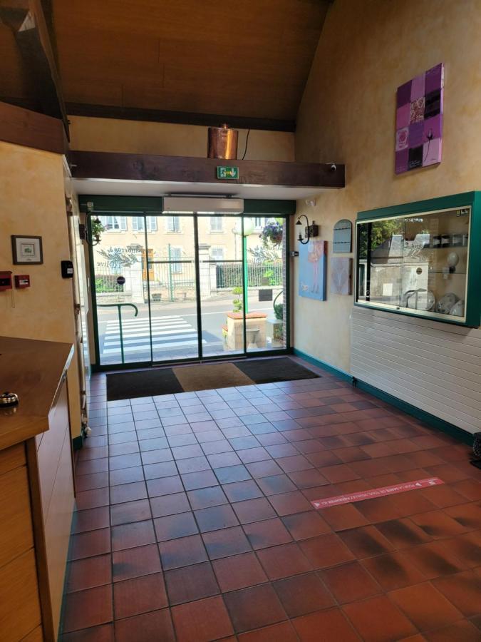 L'Auberge De L'Olive Dompierre-sur-Besbre Luaran gambar
