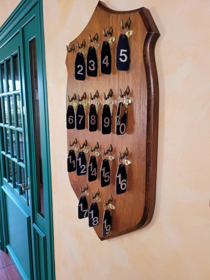 L'Auberge De L'Olive Dompierre-sur-Besbre Luaran gambar