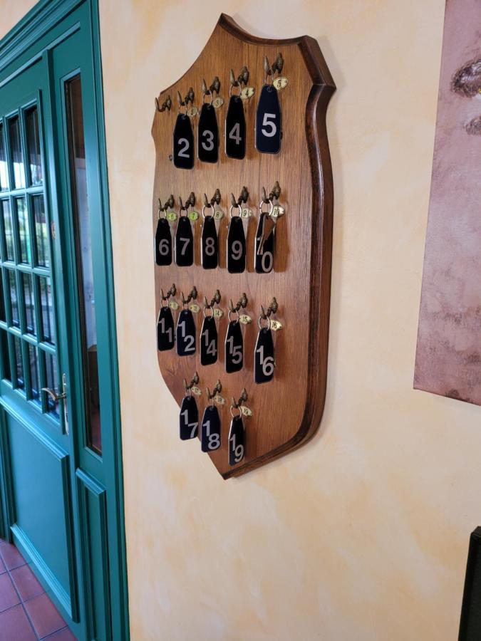 L'Auberge De L'Olive Dompierre-sur-Besbre Luaran gambar