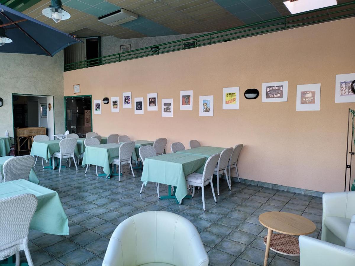 L'Auberge De L'Olive Dompierre-sur-Besbre Luaran gambar