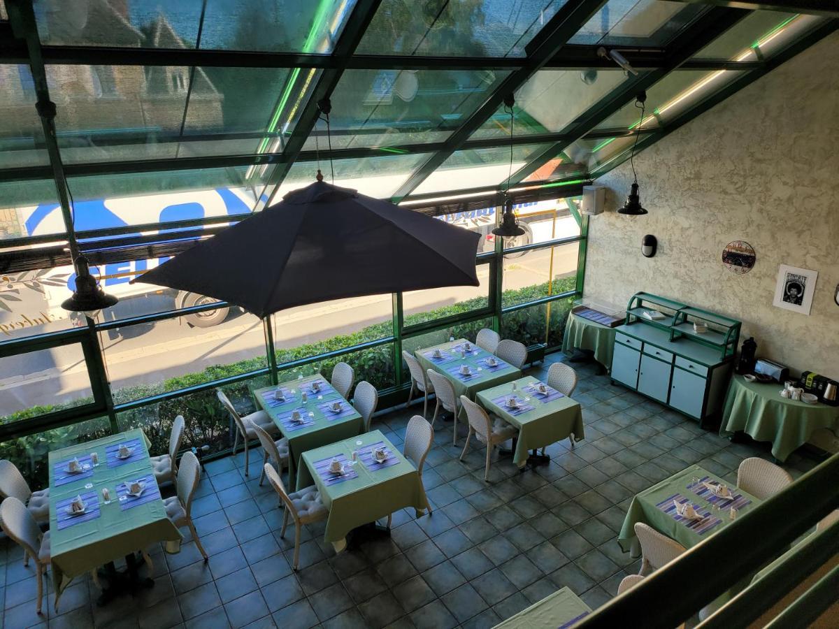 L'Auberge De L'Olive Dompierre-sur-Besbre Luaran gambar