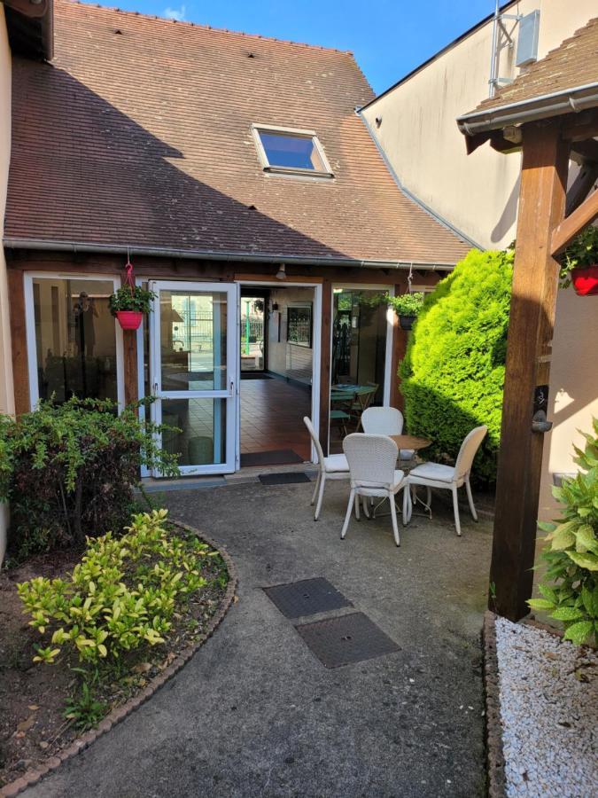 L'Auberge De L'Olive Dompierre-sur-Besbre Luaran gambar
