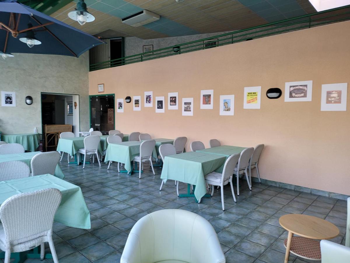 L'Auberge De L'Olive Dompierre-sur-Besbre Luaran gambar